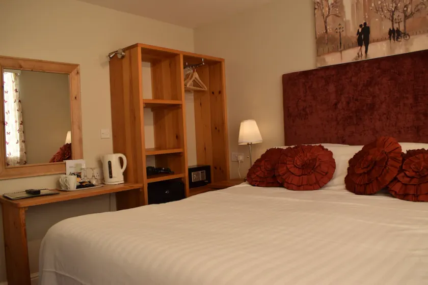 Castle Green Bed and Breakfast - Image 1