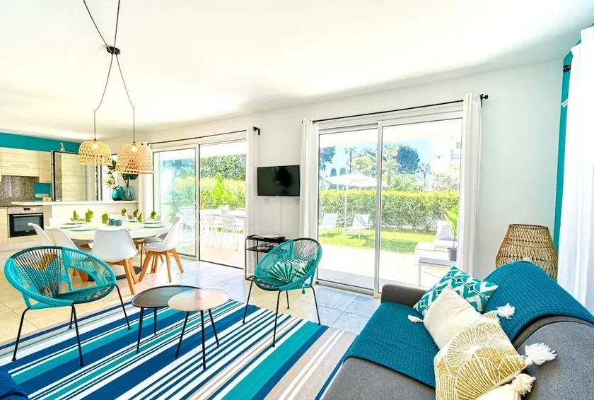 Nice Apartment With Private Garden, Pool & Parking - Image 1