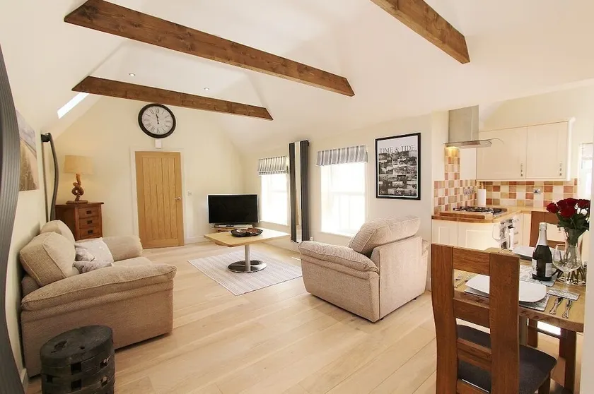 Platten's Apartments - Image 1