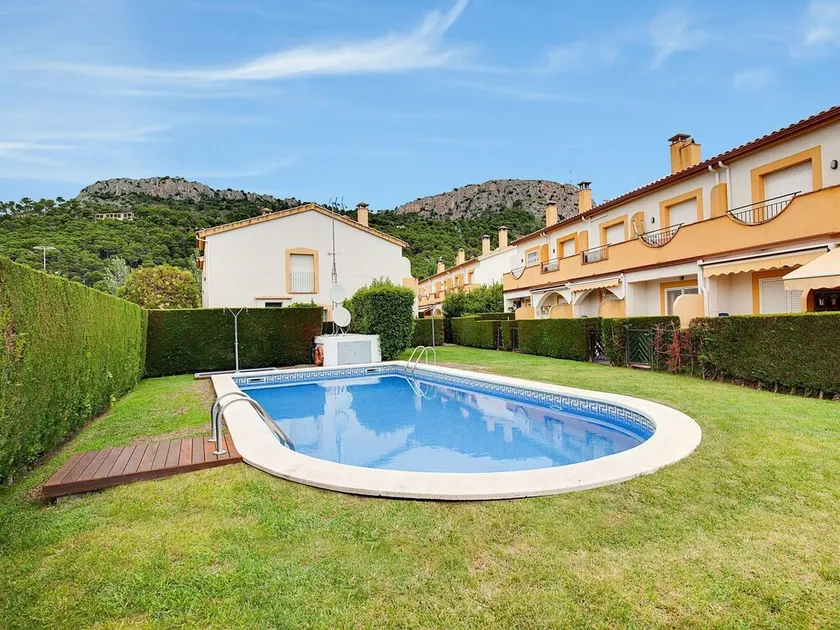 Explore Costa Brava From a Luxurious Holiday Home Close to the Centre - Image 1