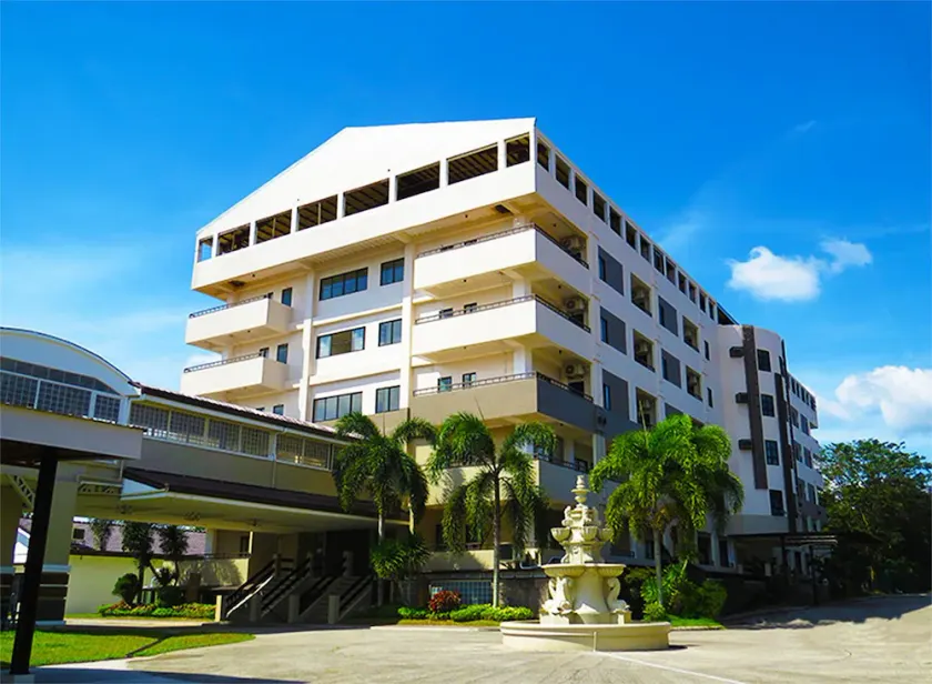 WhiteWoods Convention & Leisure Hotel by RedDoorz Premium - Image 1