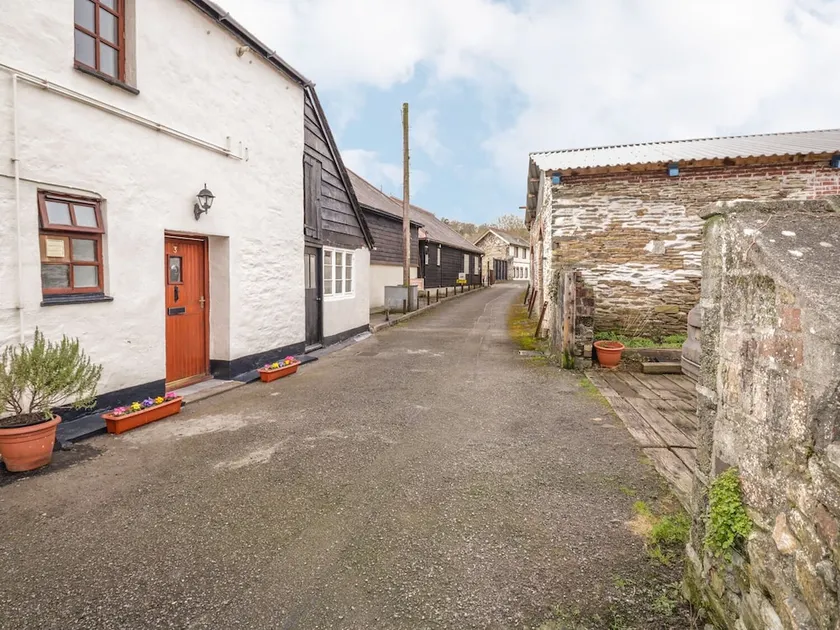 Railway Cottage - Image 1
