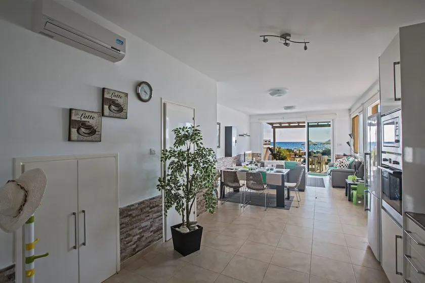 Celebrity Villa Oliver P 14 - Image 1