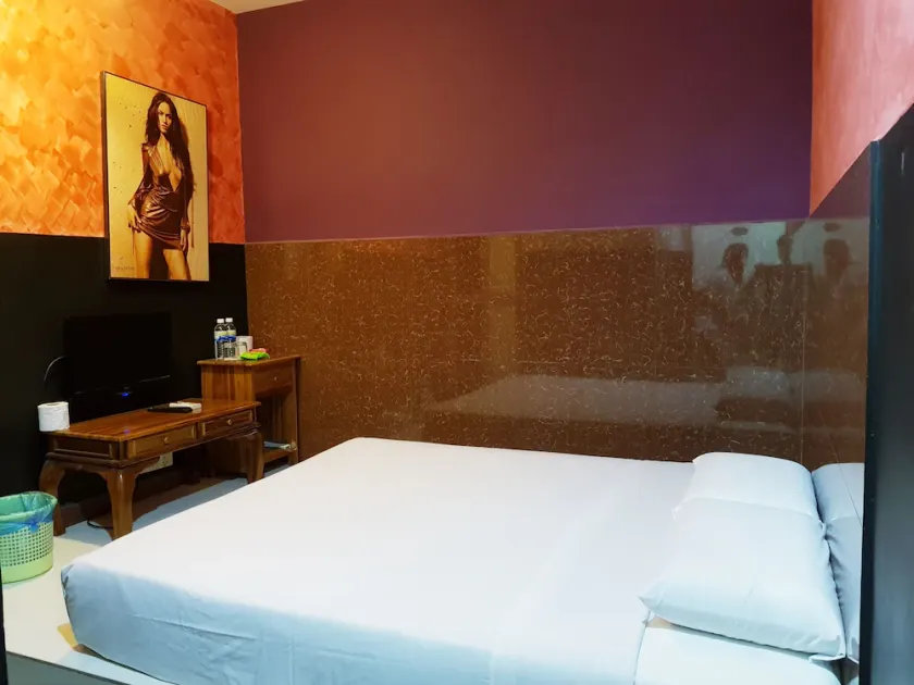 Flyk Hotel - Image 1
