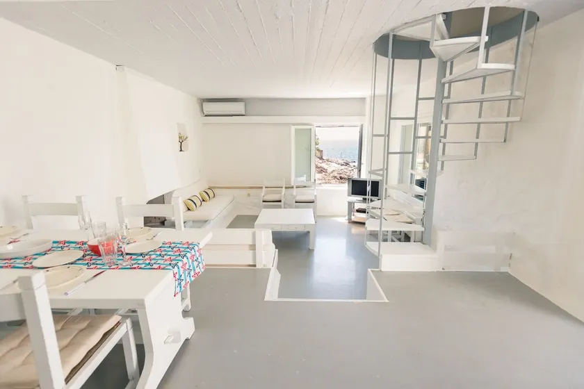 White Sun maisonette overlooking the sea - Image 1