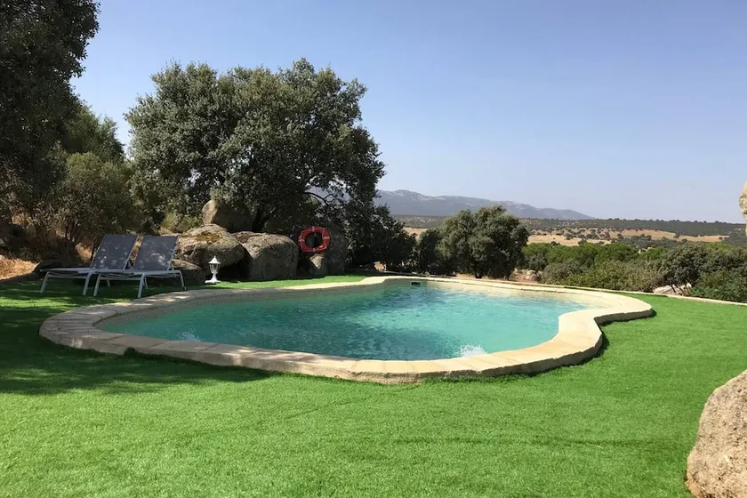 House With 4 Bedrooms in Mazarambroz, With Pool Access, Terrace and Wifi - Image 1