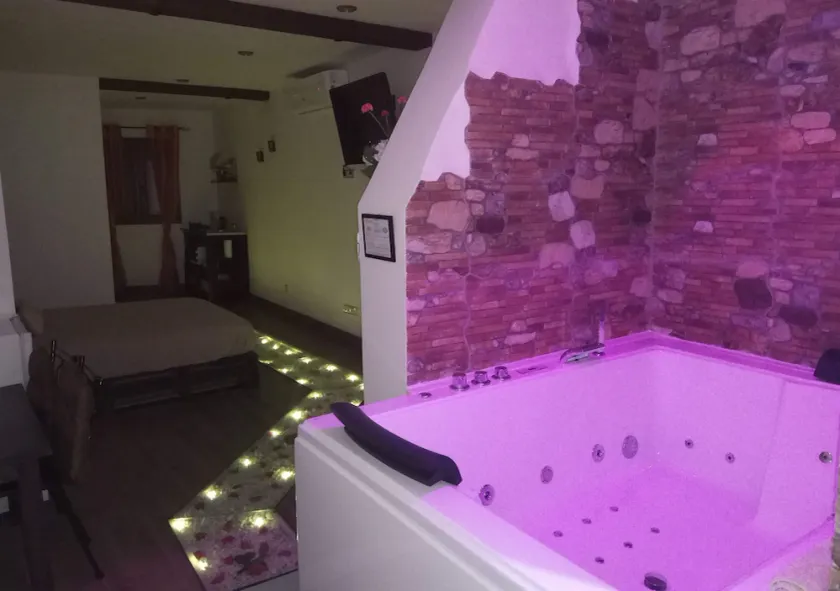 House with Hot Tub - Image 1