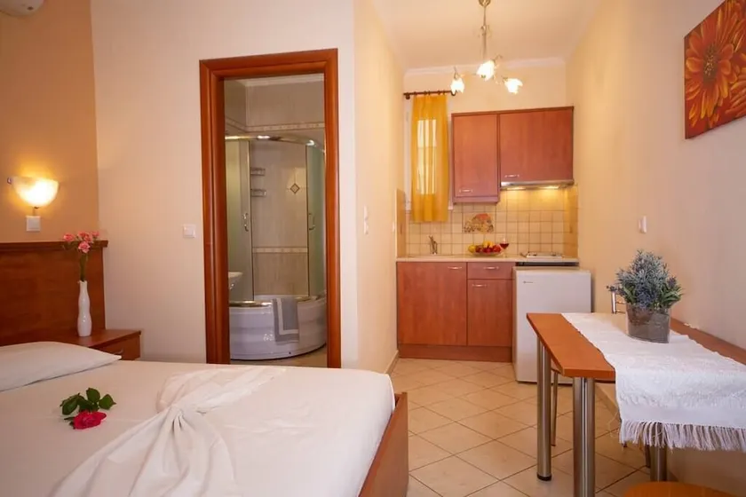 Garden studio with Bbq - 100m to the Beach - Image 1
