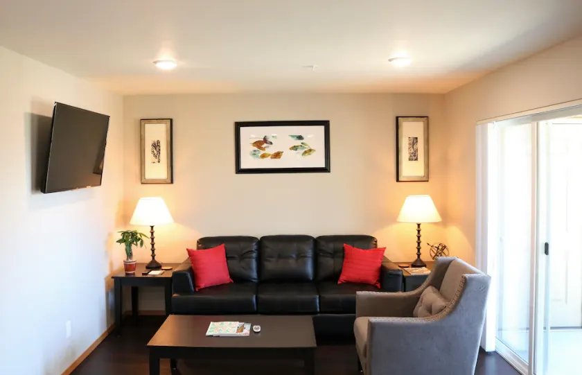 Autumn Leaf Furnished Apartments - Image 1