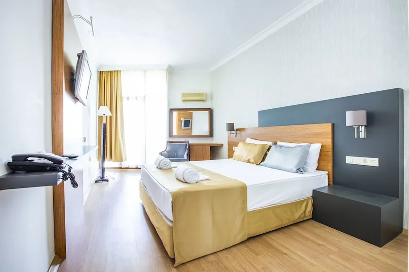 Orange Park Hotel - Image 1