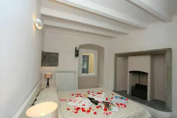 Bella Moltrasio - Image 1