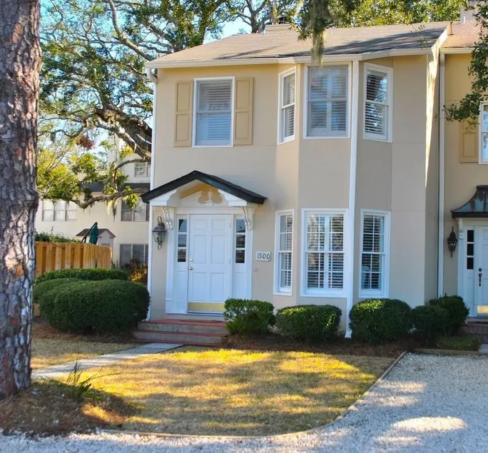 1500 Ocean Vacation Townhouse with Fireplace and Grill just steps to the beach by Redawning - Image 1