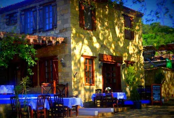 Zeushan Hotel - Image 1