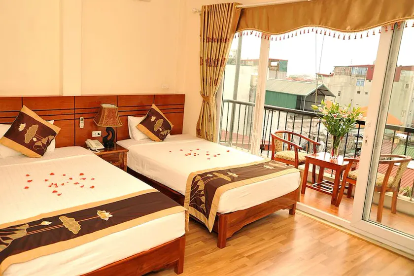 Sunflower Hotel & Travel - Image 1