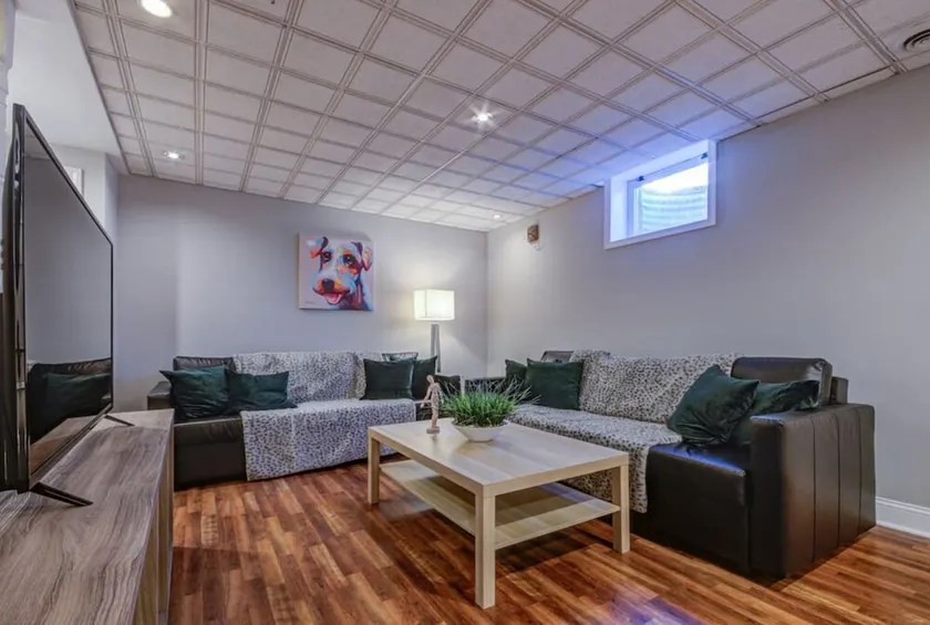 Beautiful Modern Colonial House 10m to DC - Image 1