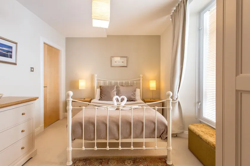SCSE Modern Apartment - Image 1