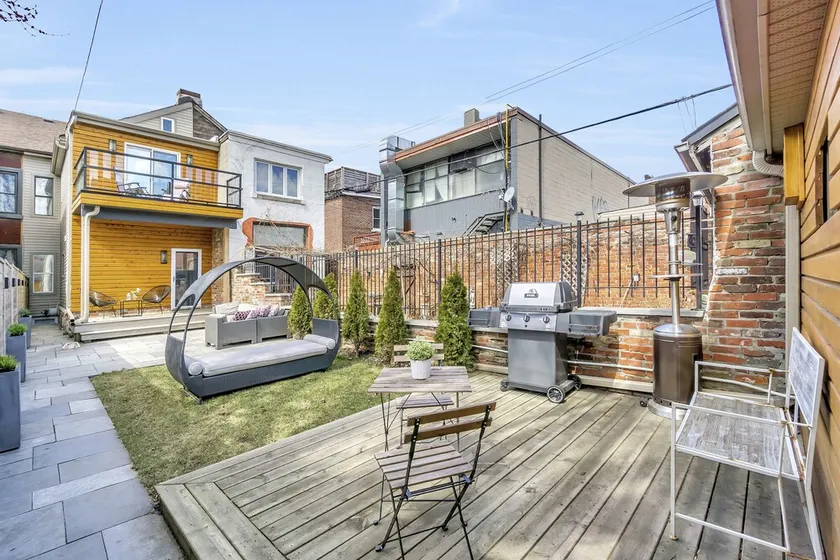 QuickStay - Chic & Modern Townhouse in Little Italy - Image 1