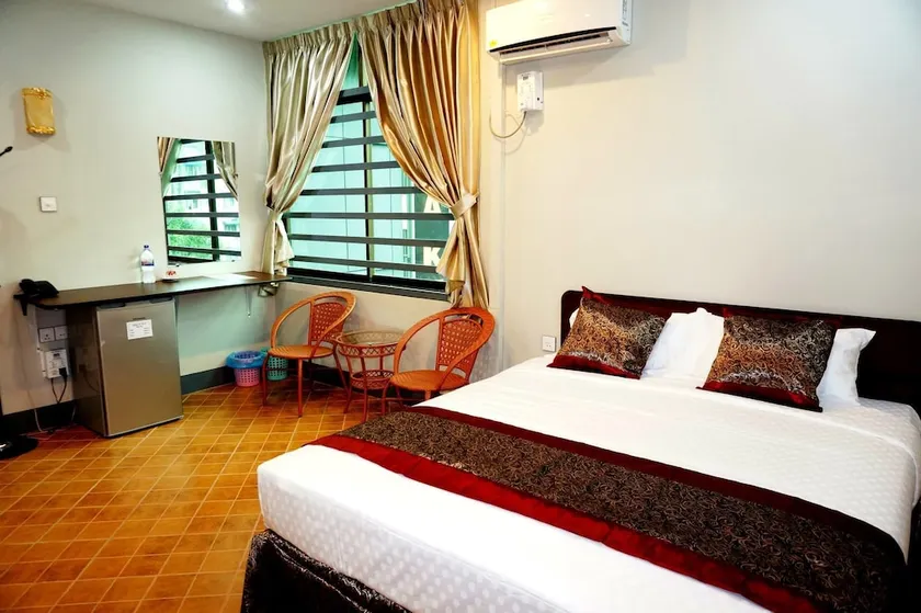 Akt Hotel (A Kyi Taw) - Image 1