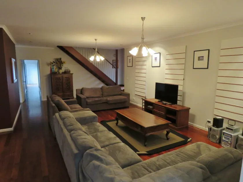 29 Church St, Cowes - Large Holiday House close to shops and Beach - Image 1