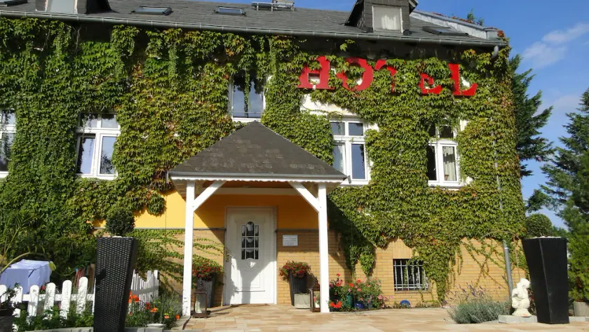 Hotel Dallgow - Image 1