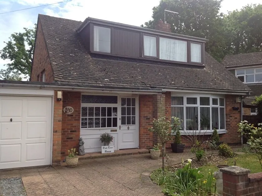 Oak Tree House - Image 1