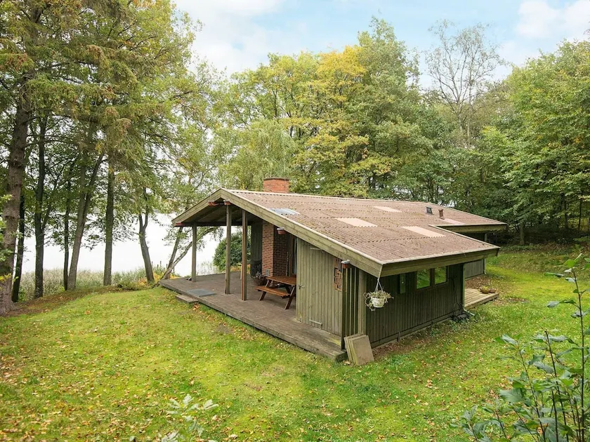 Gorgeous Holiday Home in Ry Right by the Lake - Image 1