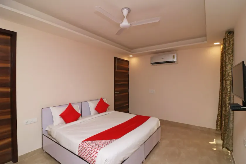 Hotel Prime by OYO Rooms - Image 1
