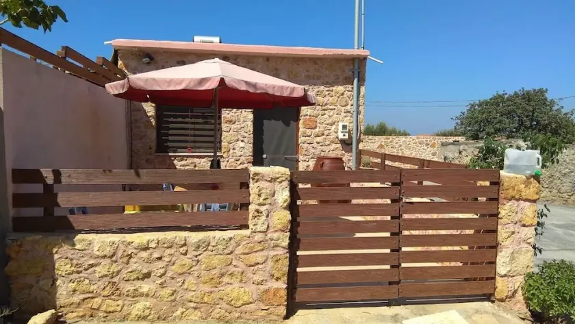 farmhouses 5 guests 2 bedrooms 3 beds1 bathroom - Image 1