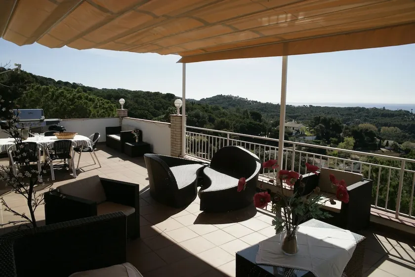 LLoret de Mar- Well-equipped modern villa with pool and seaview for 10 persons - Image 1