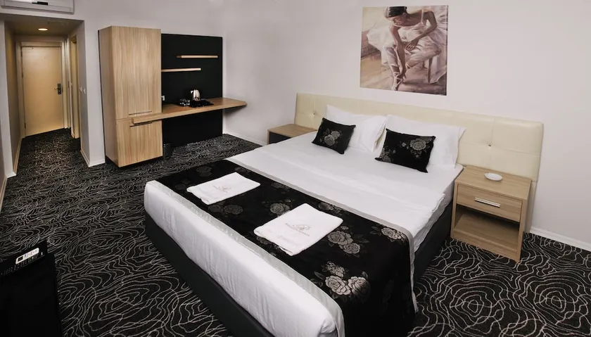 Gold Suite - Image 1