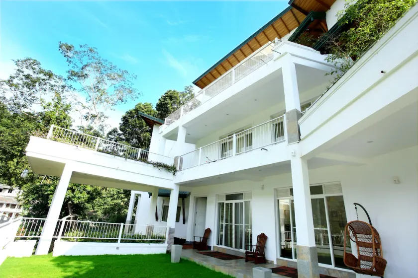 Sunlit Villa - Image 1
