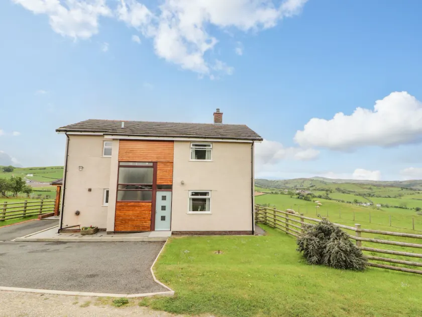 Pen Bryn Llan - Image 1