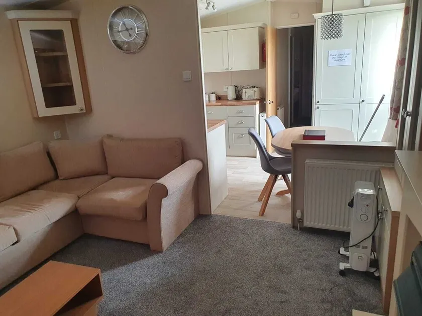 Stunning 3-bed Caravan in Clacton-on-sea - Image 1