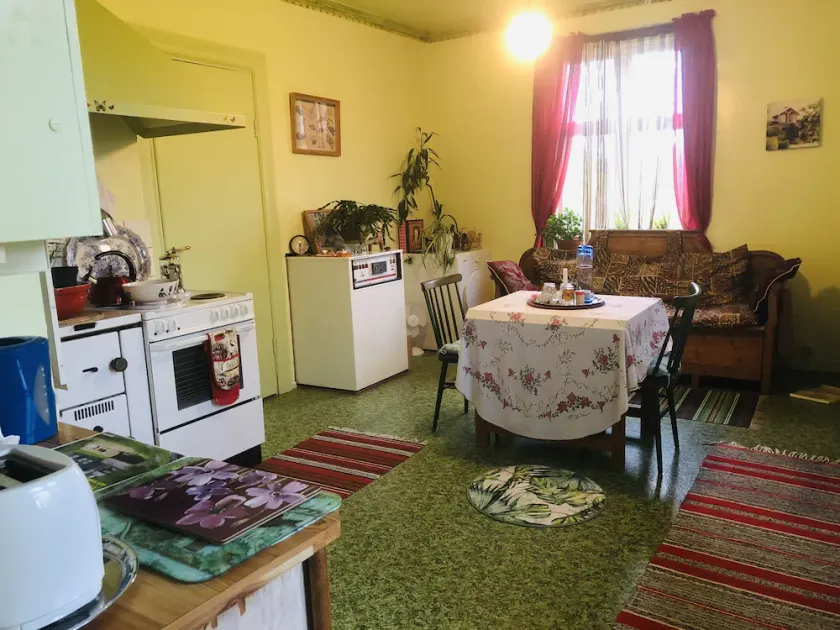 2-bed Apartment Overlooking the River - Image 1