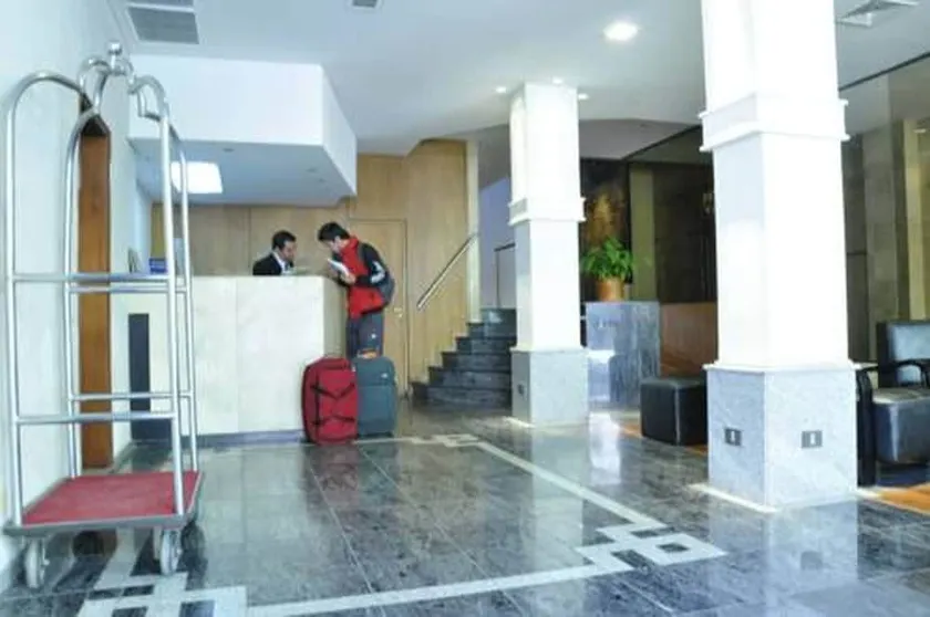 Reina Victoria Suites & Towers - Image 1
