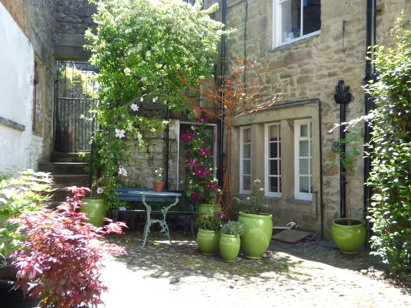 Garden Cottage - Image 1