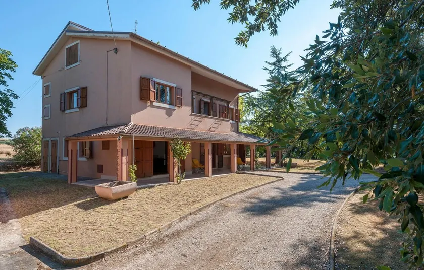 Beautiful Home in Ponzano di Fermo With Jacuzzi, Wifi and 4 Bedrooms - Image 1