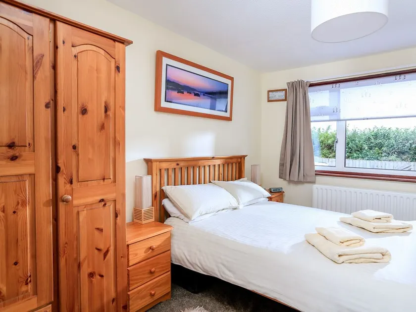 49 Cumber Close - Image 1