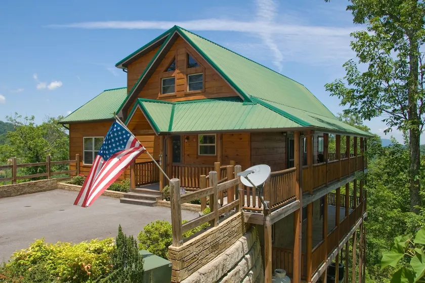 PARADISE FOUND - 3 Br Cabin - Image 1