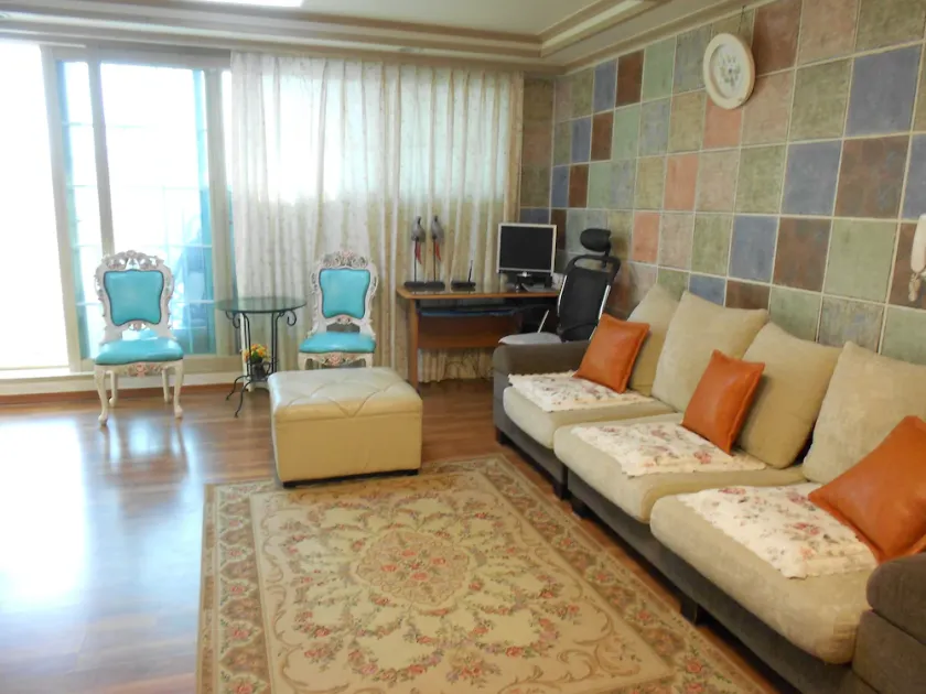 Elvis BNB - Image 1