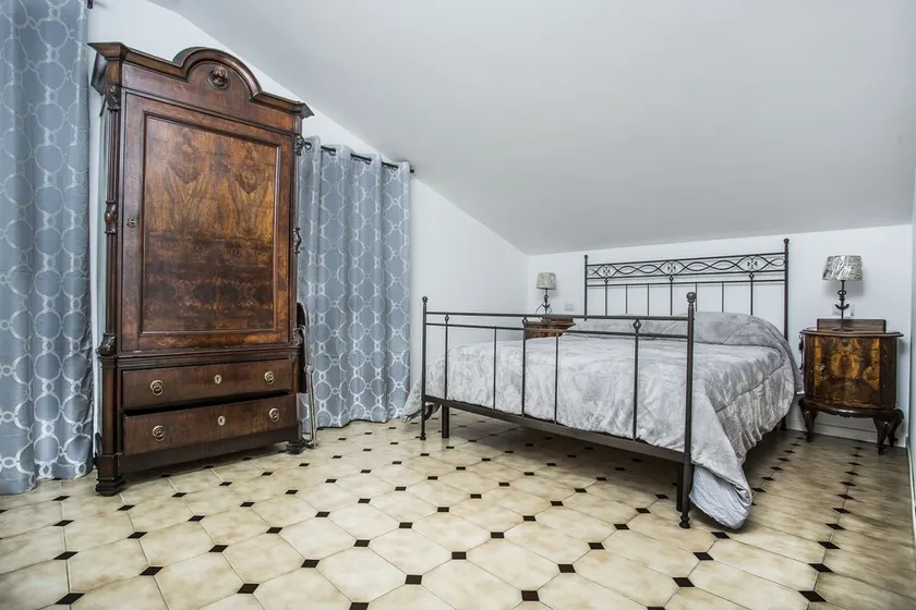 20th Century B&B - Image 1