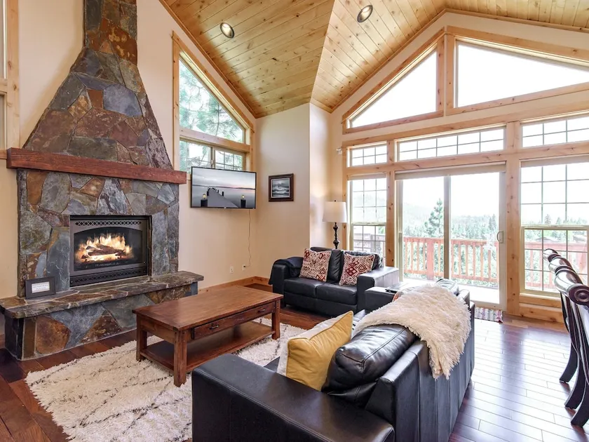 Stunning and Spacious in Truckee by RedAwning - Image 1