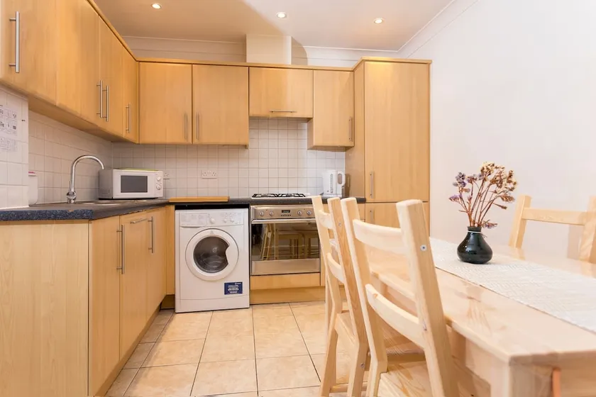 1 Bedroom Flat with Free WiFi - East London - Image 1