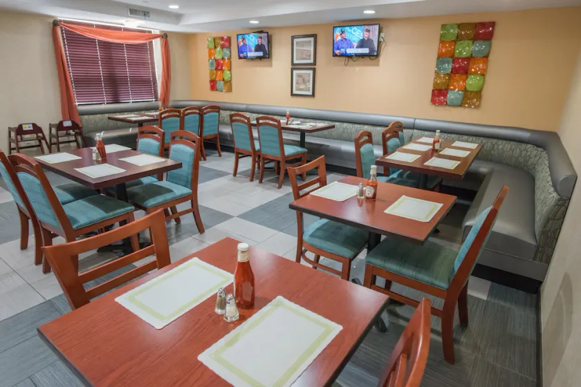 Holiday Inn New York-JFK Airport Area - Image 1