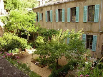 La Petite Nice - Image 1