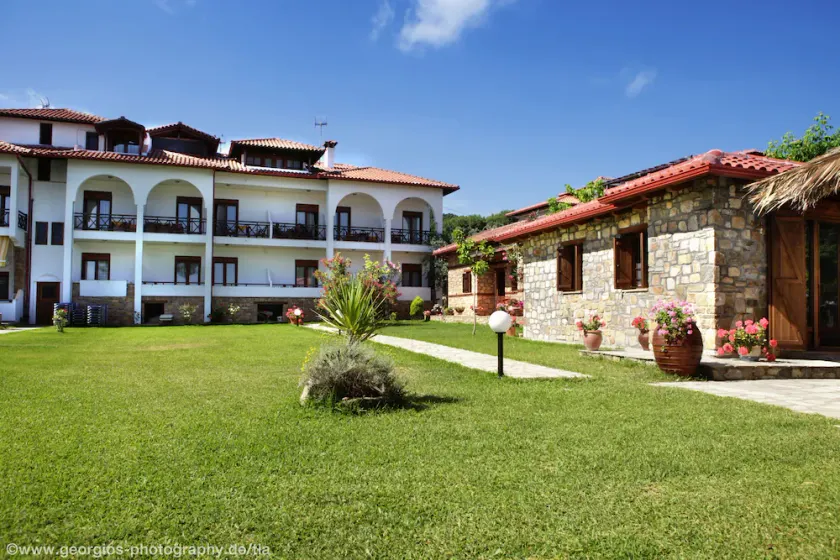 Kamares House Apartments & Studios - Image 1