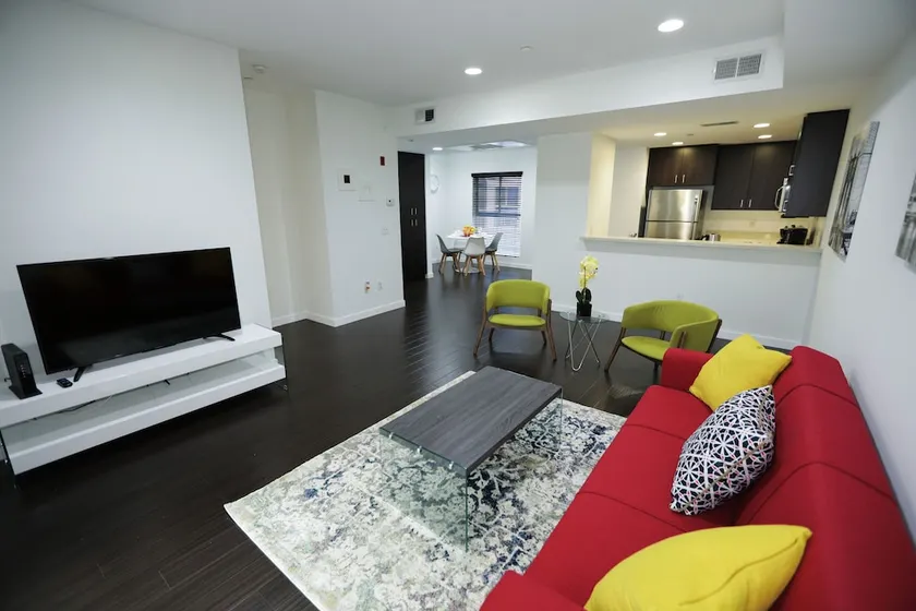 Cosmopolitan Apartments - Image 1