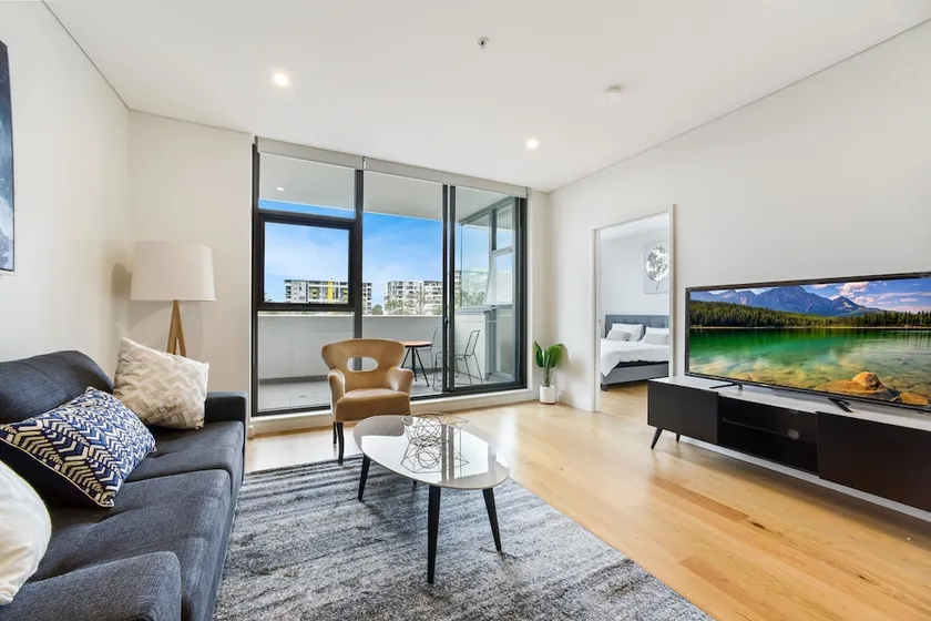 Modern Apartment Next to Largest Shopping Centre - Image 1