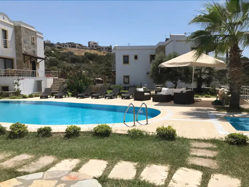 Villa with Jacuzzi in Peninsula - Image 1