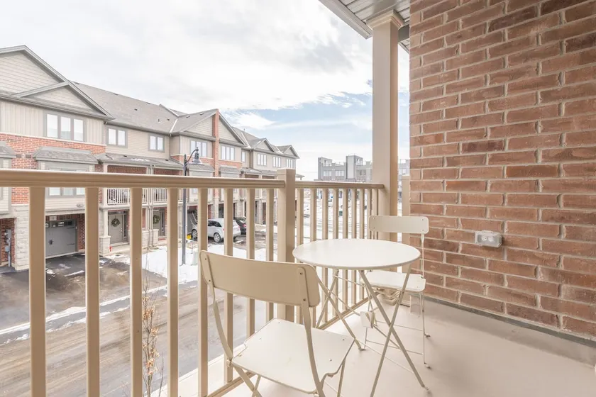 Gorgeous Brand New Spacious Town House - Image 1